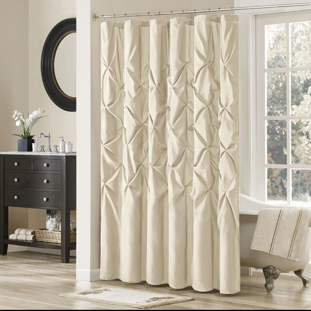 Laurel Tufted Semi-Sheer
Shower Curtain ivory